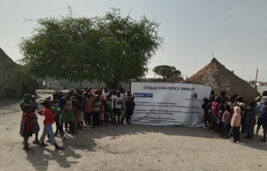 Group photo after children’s indoor play activities at the child-friendly space (CFS) in Leer.